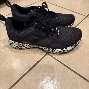 Brooks Revel 4 Snow Leopard Black Sneakers with Speckled Sole